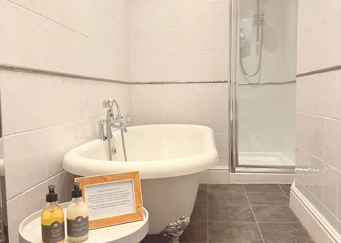 Coed Mawr Hall Bed & Breakfast